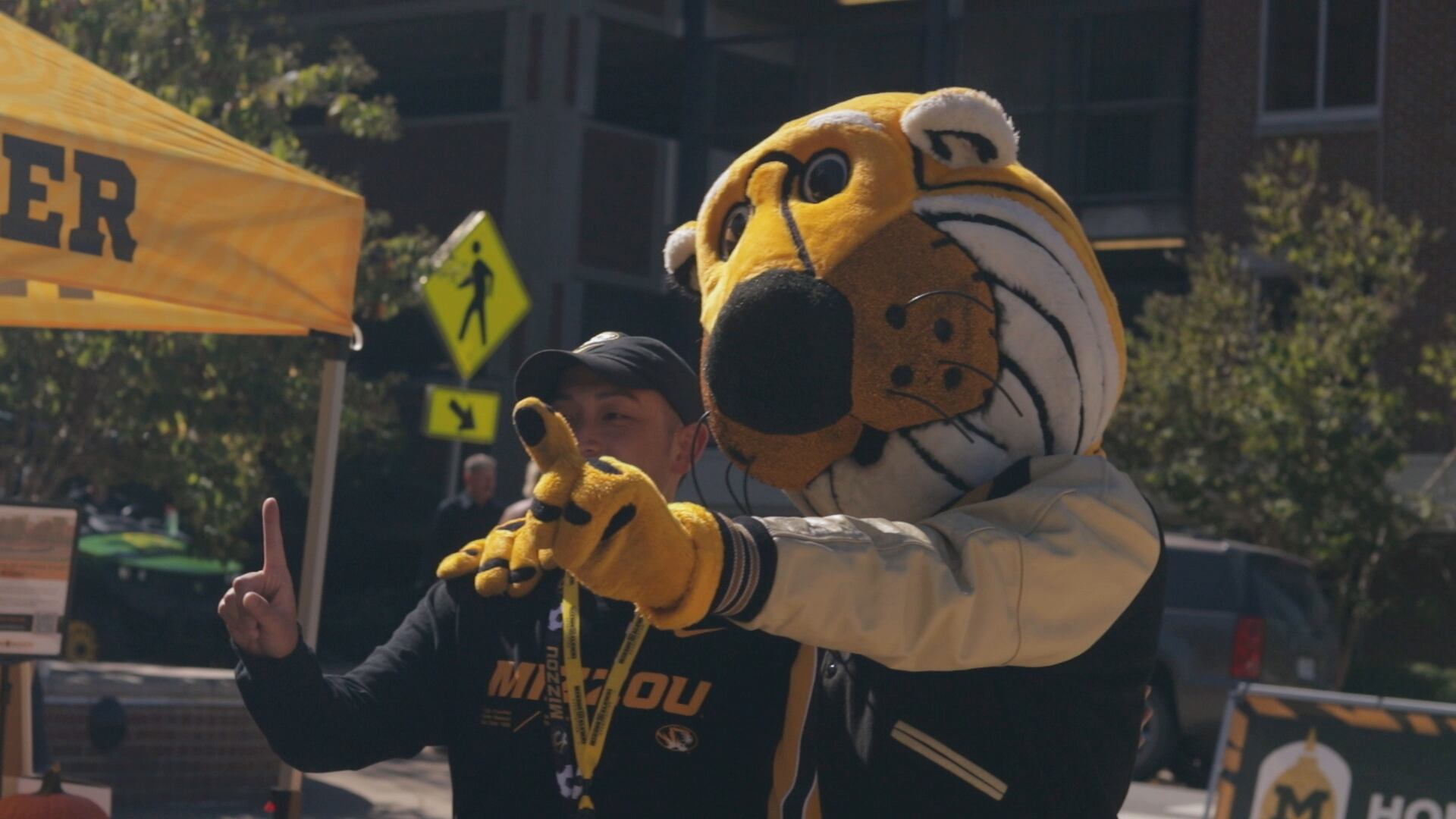 Mizzou Tigers mark 115th homecoming with parade and rally