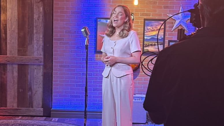 Iowa Woman Wins National A Cappella Contest for “The Star-Spangled Banner”