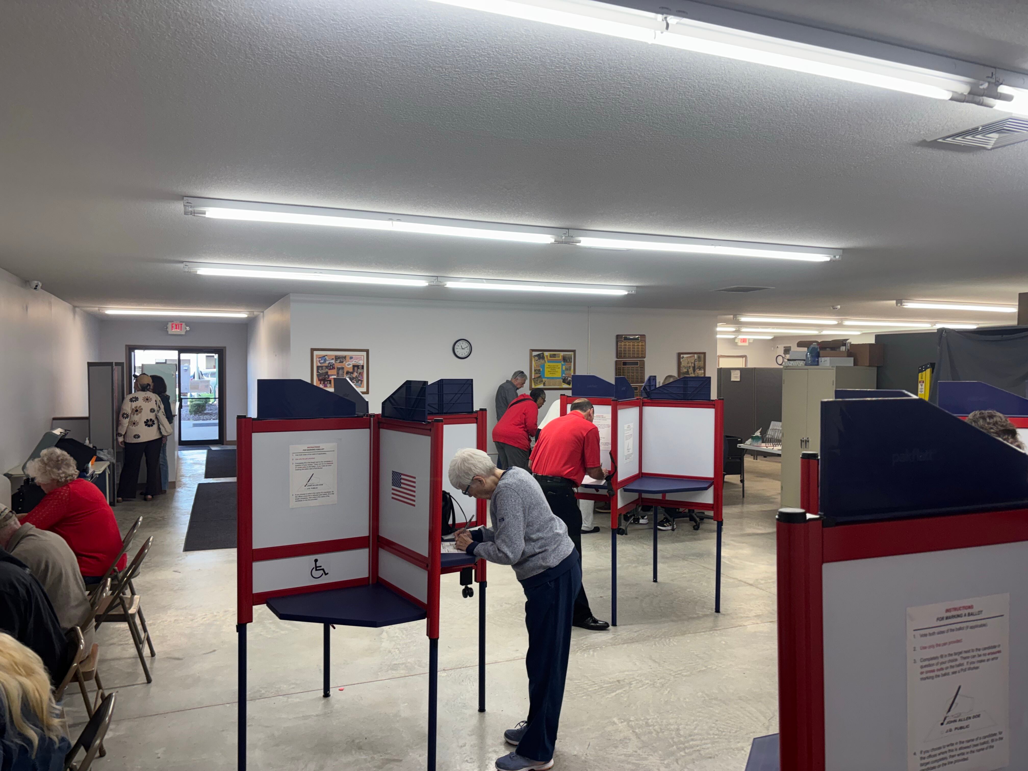 Missouri early voting begins with steady lines in Jackson, Platte counties