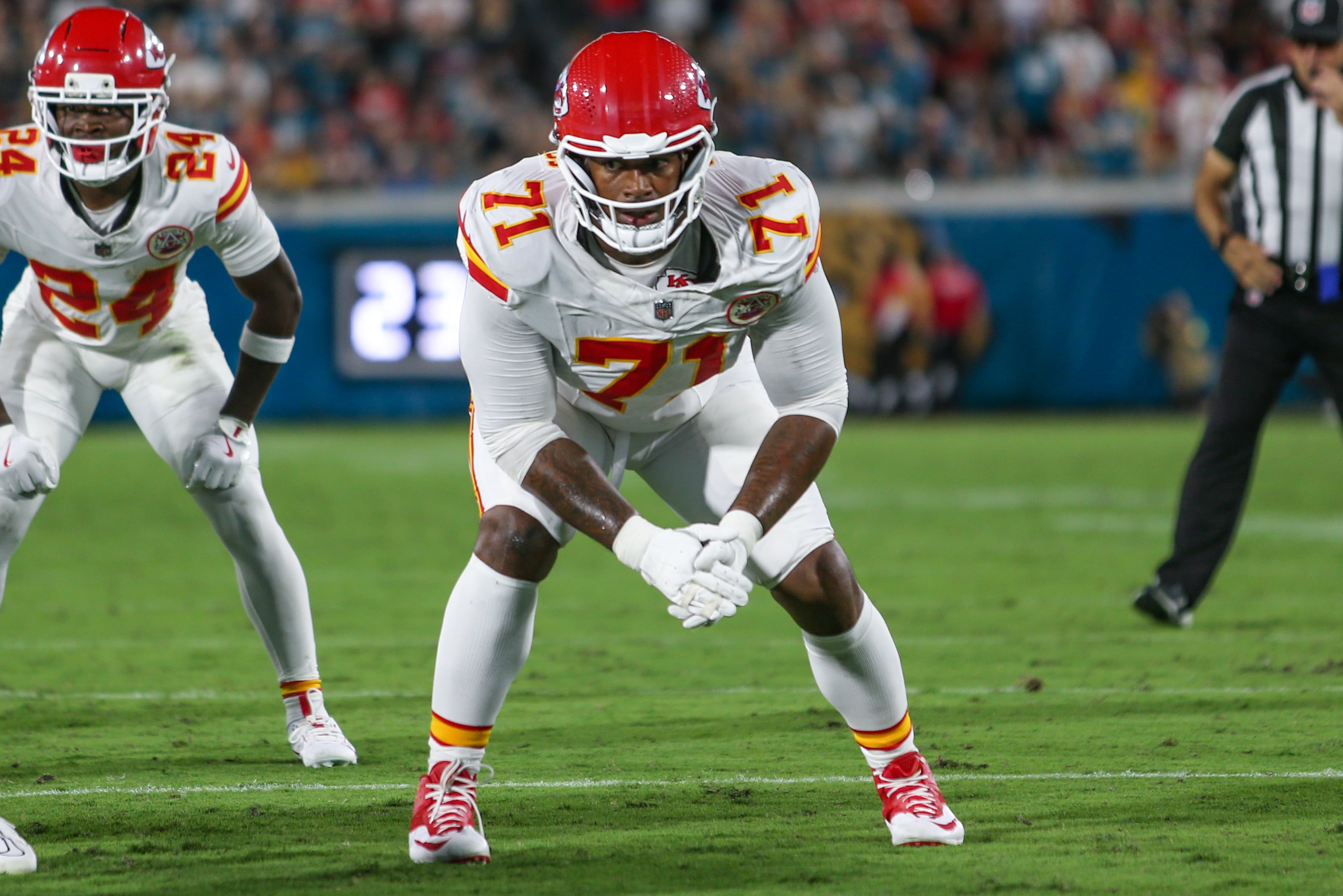 Chiefs left tackle Simmons to return to practice this week