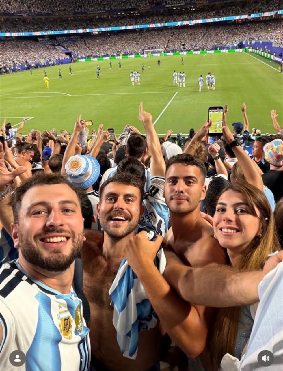 El propietario de Argentina Empanadas, Iván Acuña, pudo ver jugar a la selección argentina en...