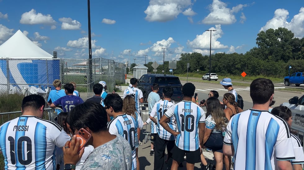 Argentina fans traveled from across North America to send off team from Kansas City hotel.