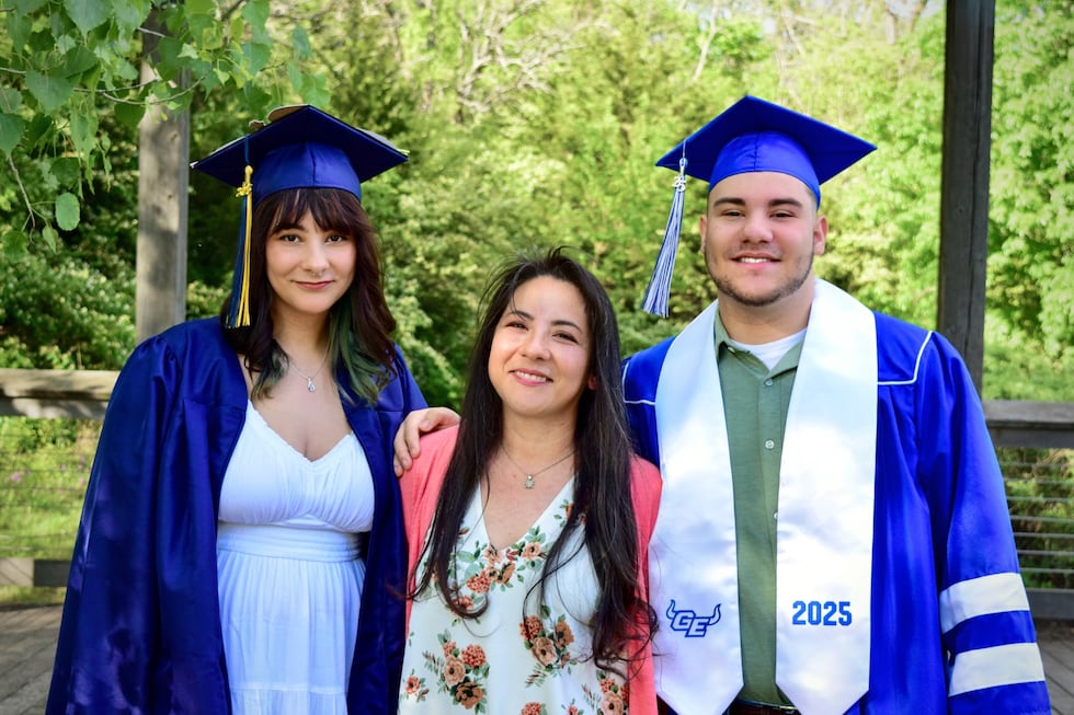 Local single mom and two kids graduate at the same time