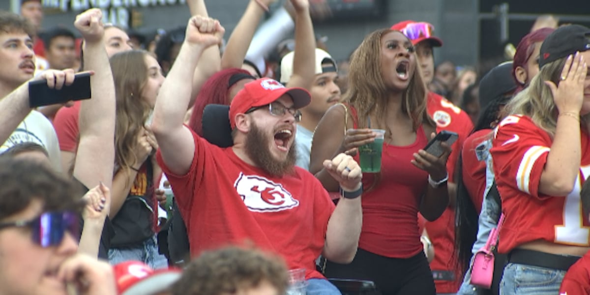 Chiefs Fans In 2016 Kansas City Chiefs fans to be honored for setting ‘loudest crowd’ record