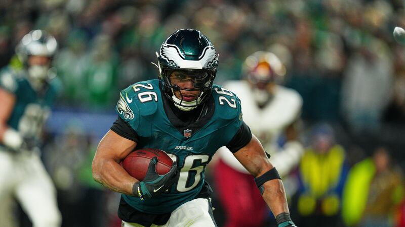 Philadelphia Eagles running back Saquon Barkley (26) rushes for a touchdown against the...