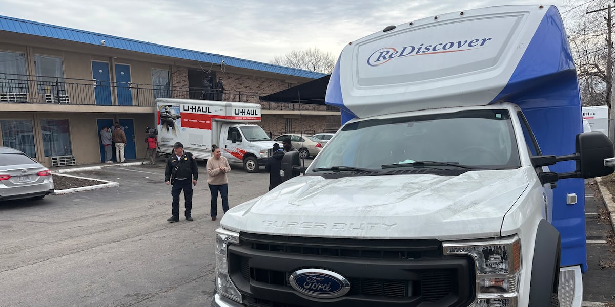 Dozens forced to leave Kansas City motel as 48-hour notice expires