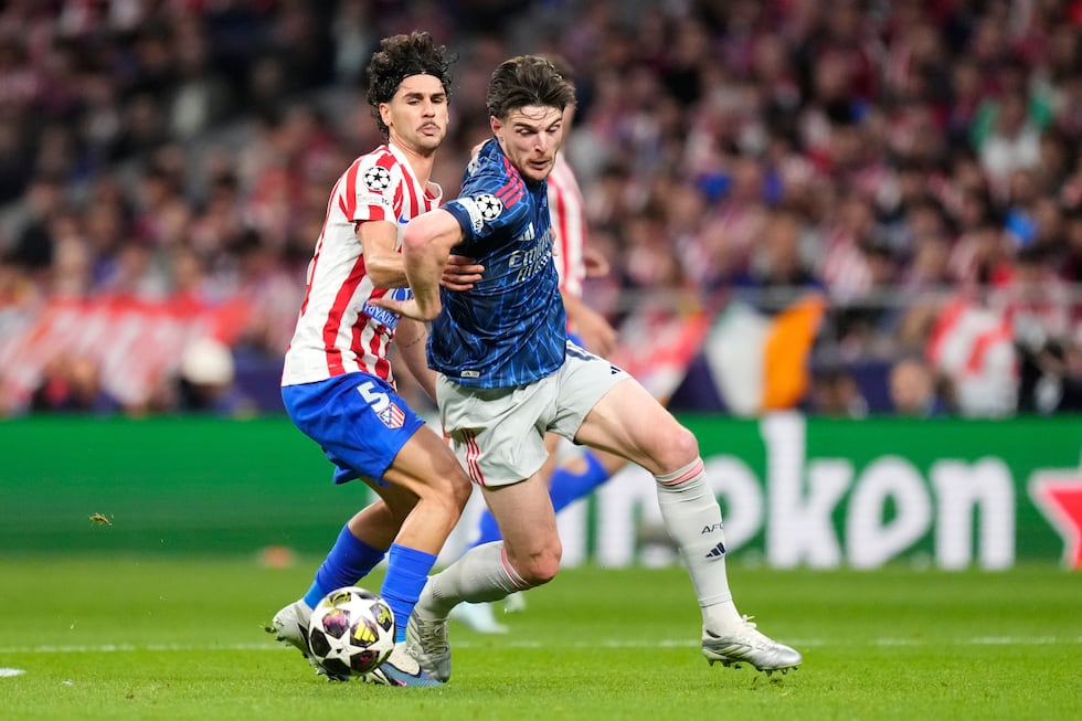 Arsenal's Declan Rice, right, and Atletico Madrid's Johnny Cardoso battle for the ball during...