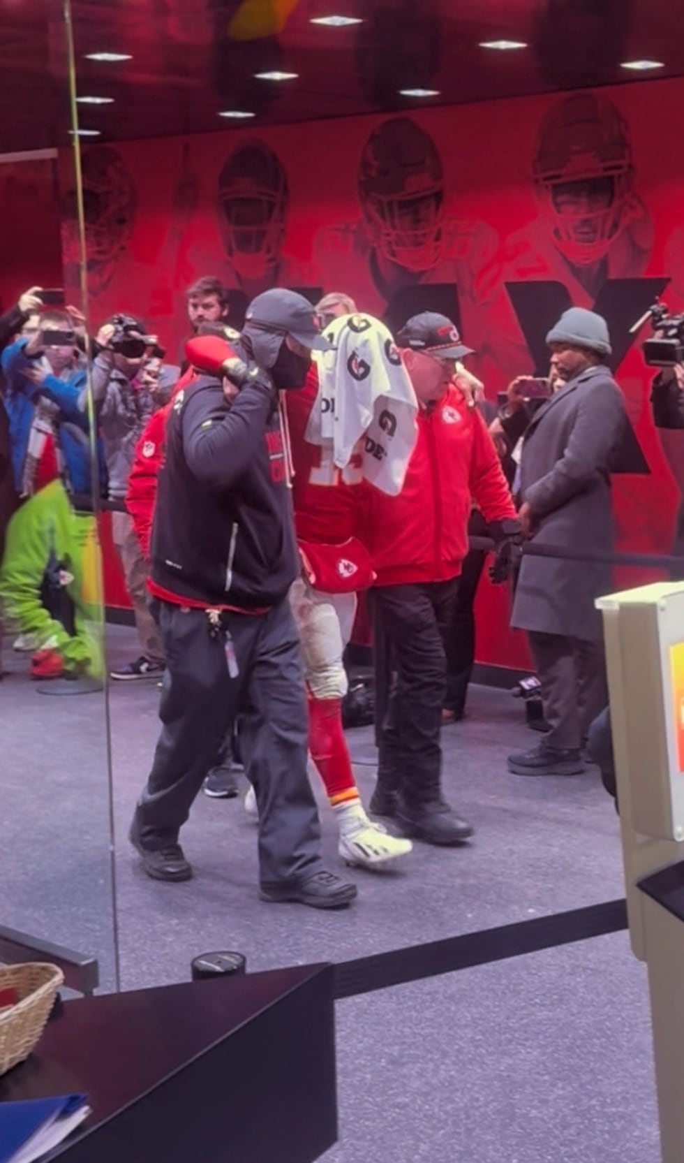 Patrick Mahomes was injured in the fourth quarter of the Chargers matchup.