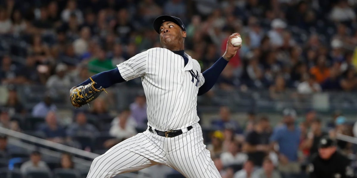 Royals sign left-handed pitcher Aroldis Chapman to 1-year contract