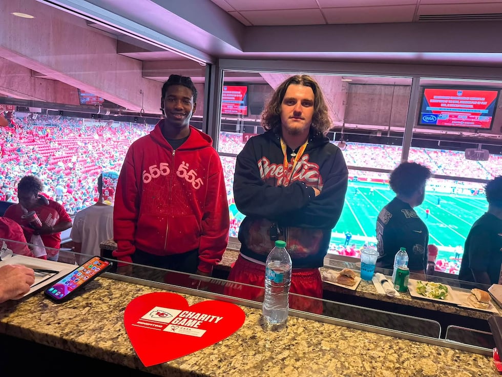 Travis Kelce gives KC students a VIP seat for Chiefs preseason opener