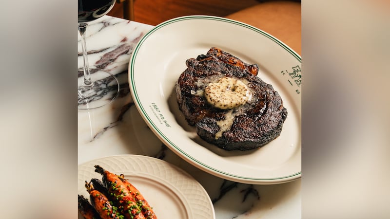 Patrick Mahomes, Travis Kelce get first taste of 1587 Prime menu