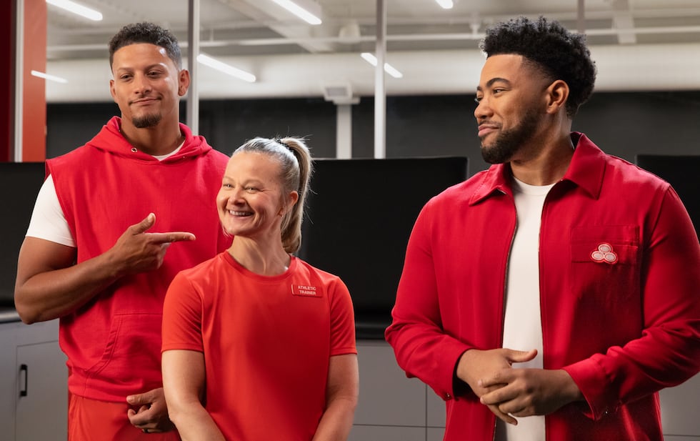 Patrick Mahomes makes appearance in new State Farm commercial alongside ...