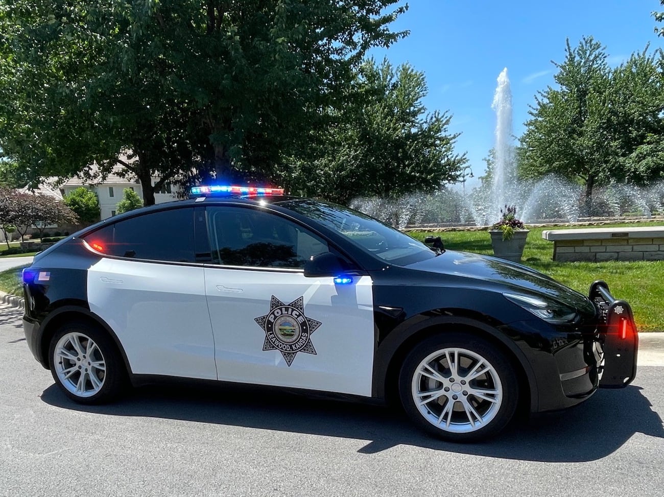 Sga Auto Woman struck by car while crossing Leawood road