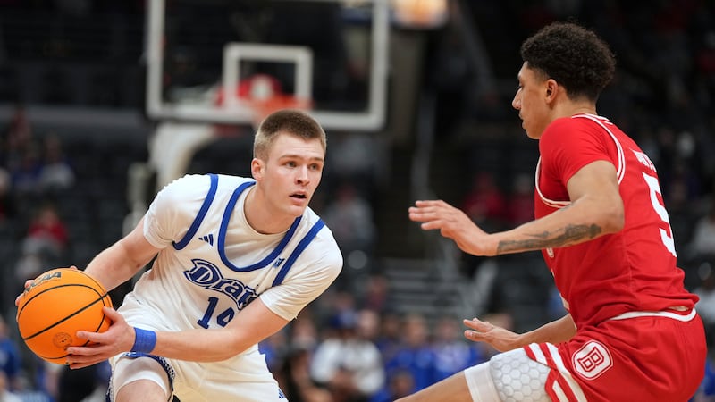 Drake's Bennett Stirtz (14) looks to as Bradley's Christian Davis (5) defends during the...