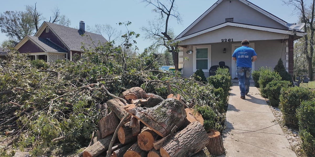 ‘We need more help’: Russell Avenue families wait on power after storm