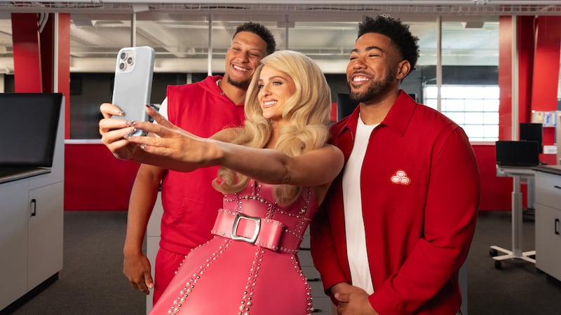 Patrick Mahomes makes appearance in new State Farm commercial alongside