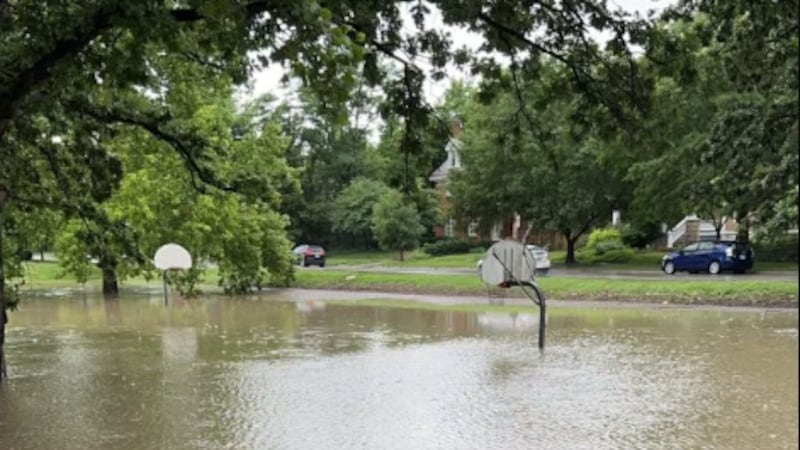 LAWRENCE, Kan. -- Lawrence police are warning people of flash flooding during morning storms.
