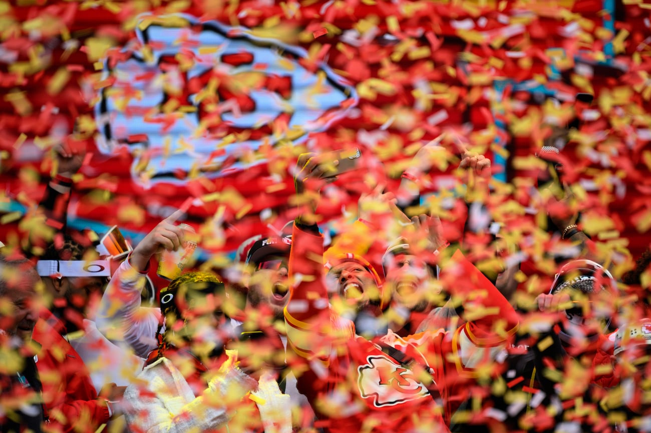 Expect 1,000 pounds of confetti exploding at Chiefs Kingdom’s latest ...