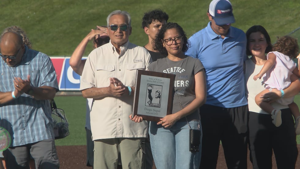 Kansas Sports Hall of Fame posthumously inducts seven baseball greats at Legends Field