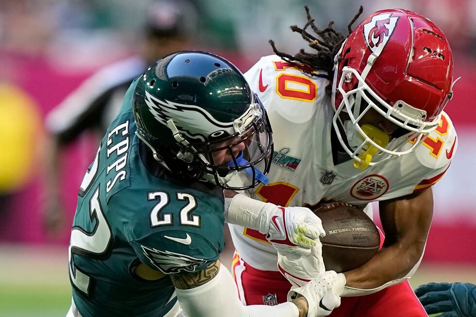 Kansas City Chiefs running back Isiah Pacheco (10) makes a catch against Philadelphia Eagles...