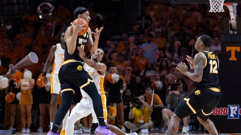 Tennessee guard Jordan Gainey collides with Tennessee guard Zakai Zeigler as he catches a ...