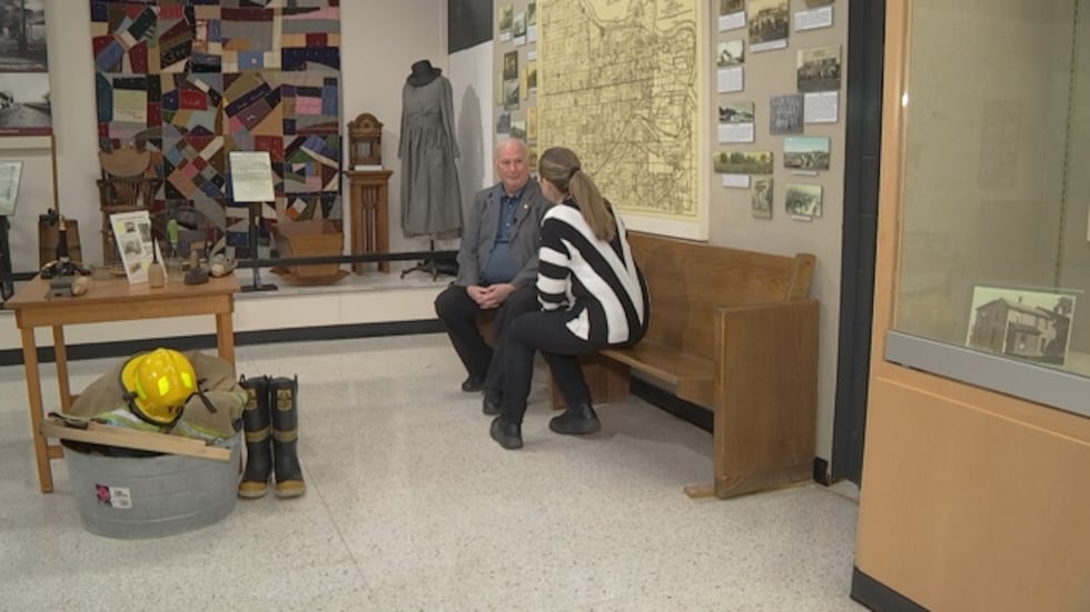 Betsy Webster visits with former Sheriff Don Ash.