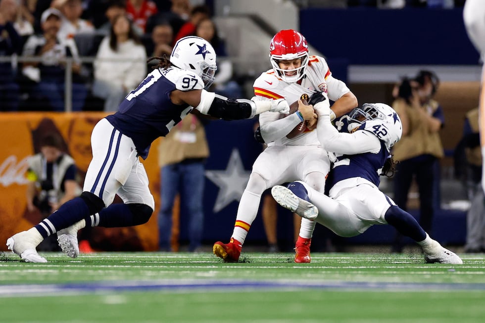 চিফরা থ্যাঙ্কসগিভিং হার, প্লে অফ স্ট্রীককে বিপদে ফেলেছে চিফরা থ্যাঙ্কসগিভিং হার, প্লে অফ স্ট্রীককে বিপদে ফেলেছে