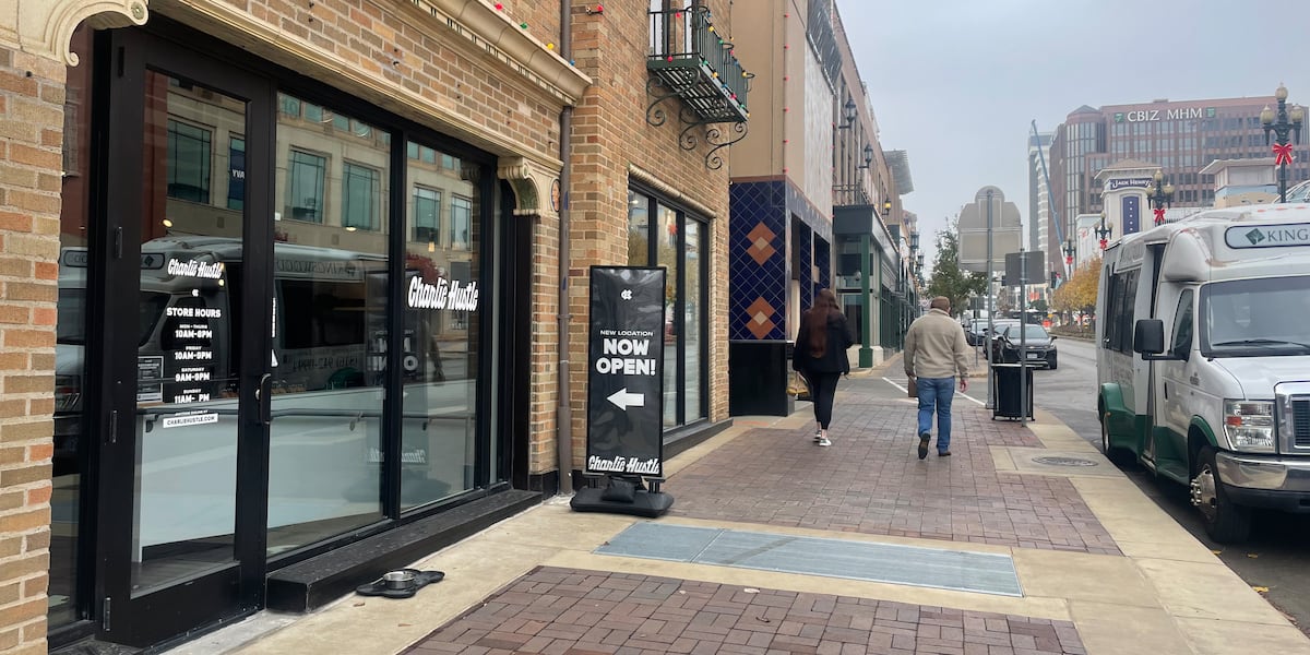 Country Club Plaza sidewalk privatization delayed