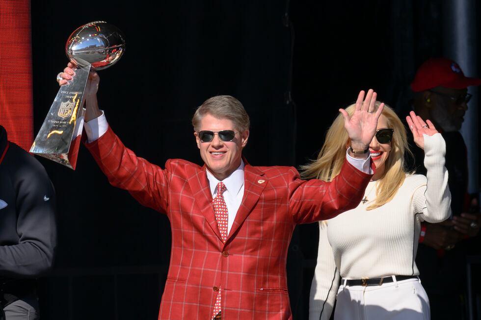 Kansas City Chiefs chairman and CEO Clark Hunt, with his wife Tavia, bring out the Vince...