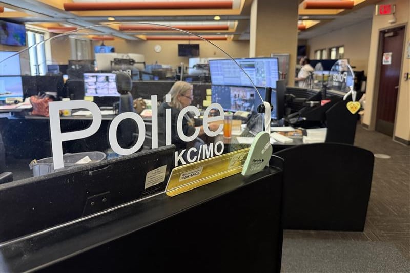 Calltaker New KCPD 911 call takers hopeful to help reduce hold times