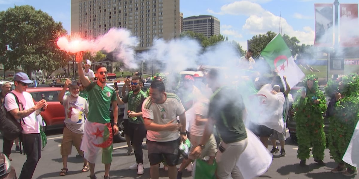 Algeria fans set off fireworks at Union Station, celebrate ahead of Argentina match
