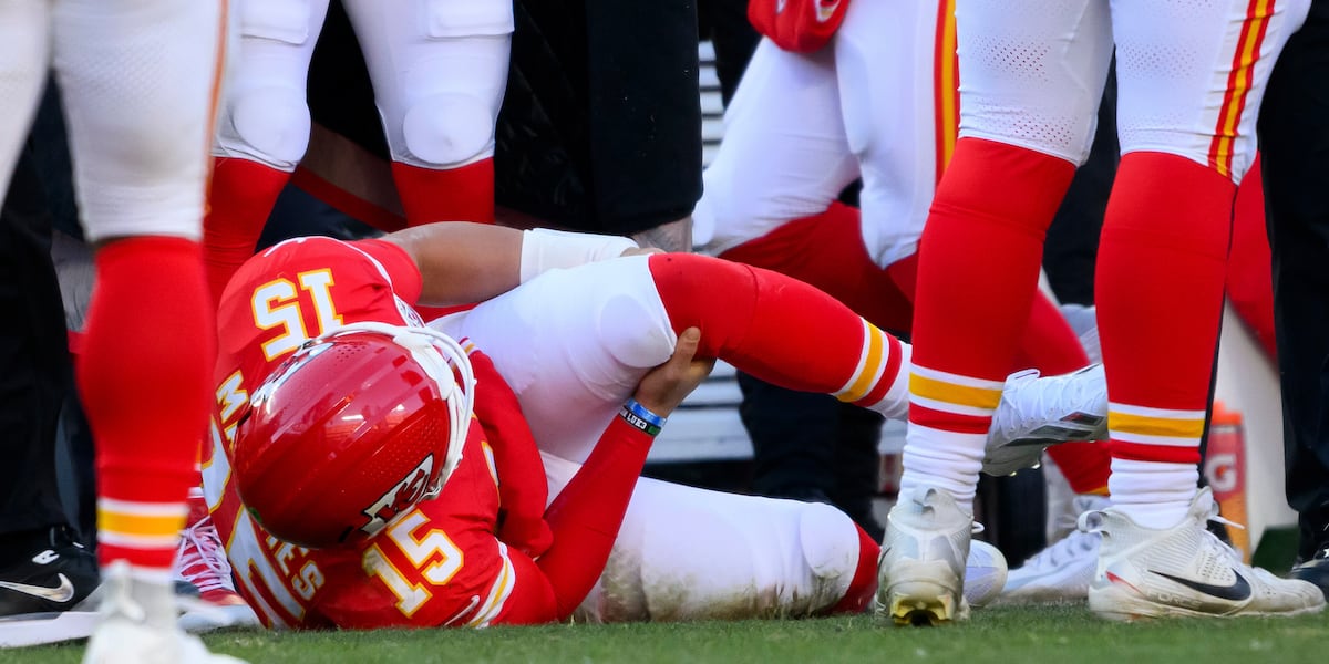 Patrick Mahomes tears ACL late in fourth quarter of Chargers matchup